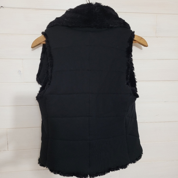 Armani Exchange reversible faux fur vest - Picture 4 of 13